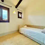 بيت للعطل Luxury Three Bedroom House With Pool And Panoramic Sea View *
