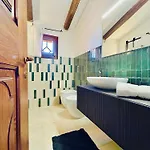 Luxury Tree Bedrooms House Feriehus *